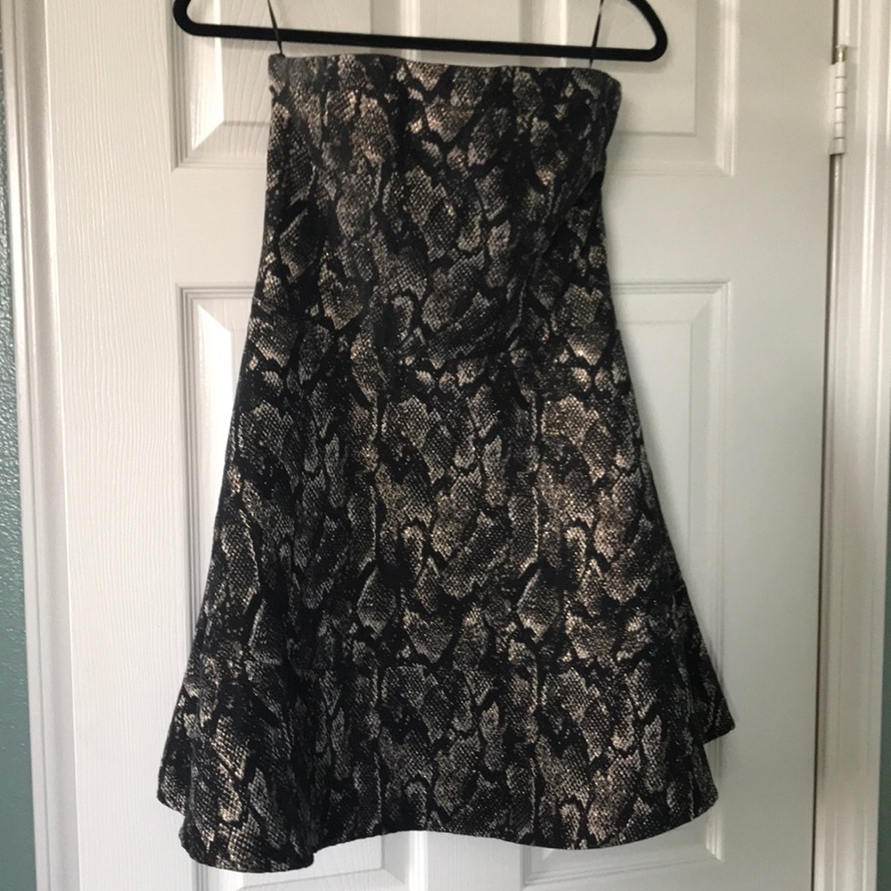A line snake print dress